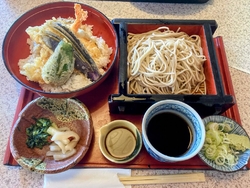 ランチの得天丼...