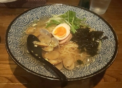 入口のラーメン...