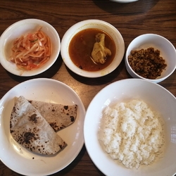 辛いカレーで食...