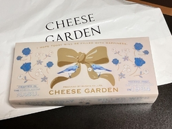 手土産にお菓子...