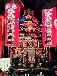 観音堂内部を拝...