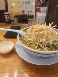 祝日のお昼に訪...