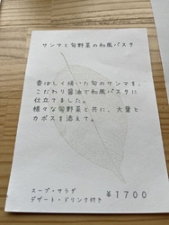 店内は木の温も...