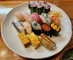 今日は寿司が食...