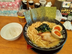 お昼を食べに行...