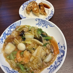 中華丼824円...