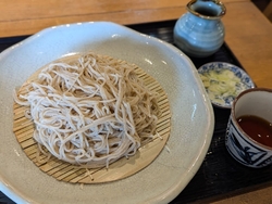 お昼にお蕎麦を...
