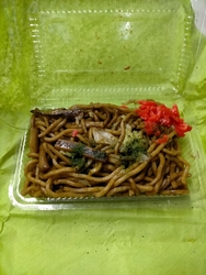急に焼きそばが...