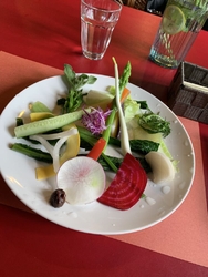 電話で席と料理...