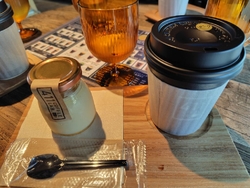 友人らと近くで...