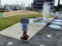 夏恒例の、水が...