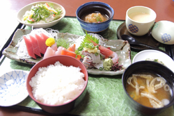 お昼どきにお伺...
