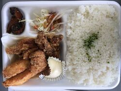 唐揚げ弁当の大...
