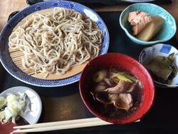 鴨汁つけそばを...