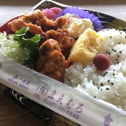 ピリ辛唐揚げ弁...