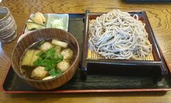 自作の電動石臼...
