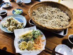 いづる山の蕎麦...