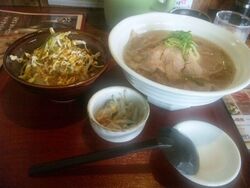 お昼ご飯に炭火...