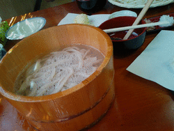 近所なのになか...