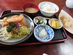 駅近くでお昼ご...