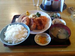 コロッケ定食...