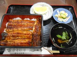 平日の午後1時...