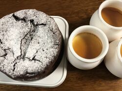 こちらの、ガト...