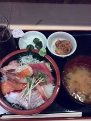 海鮮丼をいただ...