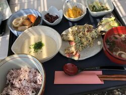 静かな里山にあ...