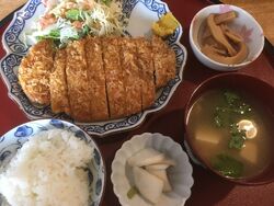 カウンター数席...