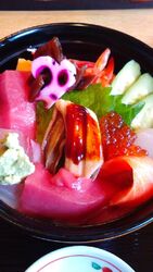 ランチで海鮮丼...