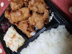 こちらの唐揚げ...