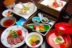 お誕生日やご家族のお食事会にぜひ！「季節の小会席」