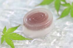 紅谷の水まんじゅう 半解凍でシャリシャリとした食感を楽しむのもオススメです。