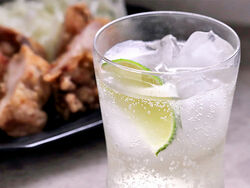 唐揚げのペアリングに◎！ビールやハイボールもどうぞ♪