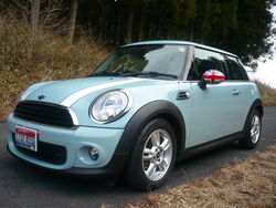 MINI　と　シトロエンC3