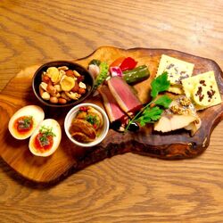 ここでしか味わえない50品以上の燻製料理