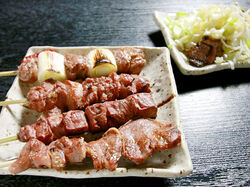 まずは名物もつ焼を食べるべし！