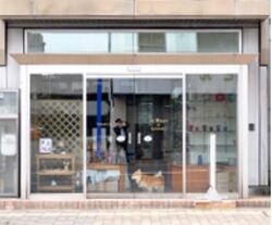 老舗の硝子店「玉屋硝子店」