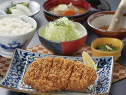 ロースかつ膳＜中＞　1,892円