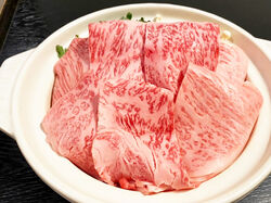 人気のお肉料理は自家製割り下のすき焼き