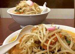 圧倒！450gの野菜をトッピング