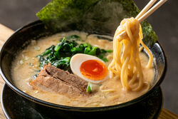こだわりの濃厚とんこつ醤油ラーメン