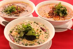 小閣樓名物　担々麺！！