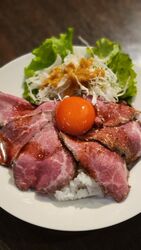 こだわり卵のローストビーフ丼