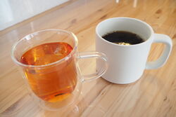 マグカップでコーヒー、紅茶はたっぷりと！