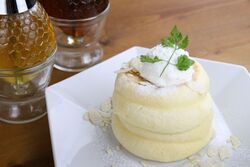 ふわふわ♪ハニーパンケーキ(蜂蜜２種付)