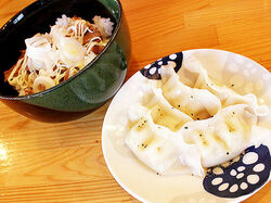 チャーシュー丼&水餃子！