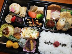 仕出し弁当　　　　1000円(税込)より