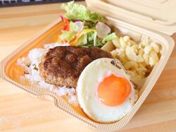 自家製ソースのロコモコ風ハンバーグ！